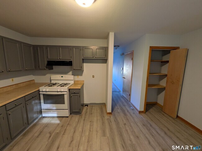 Foto del edificio - 998 Campbell Ave