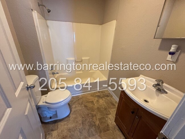 Building Photo - 605 10th Ave