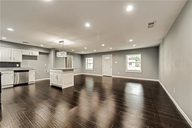 Building Photo - 2407 El Capitan Dr