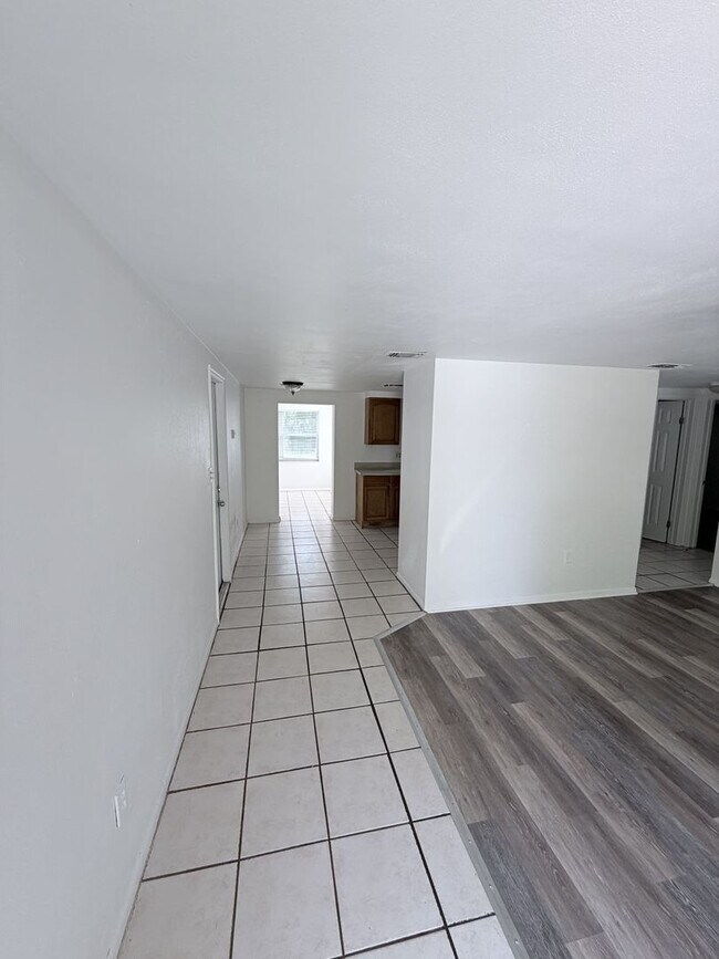 Foto del edificio - 21377 Campbell Dr