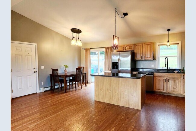 Building Photo - Beautiful 4 Bed 2 Bath in Lisbon