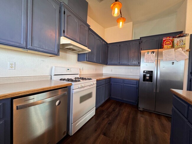 Building Photo - 1130 Shadow Mountain Dr