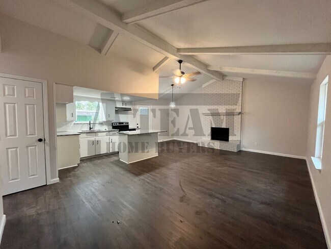 Foto del edificio - This beautifully remodeled 2-bedroom, 1-bathroom home