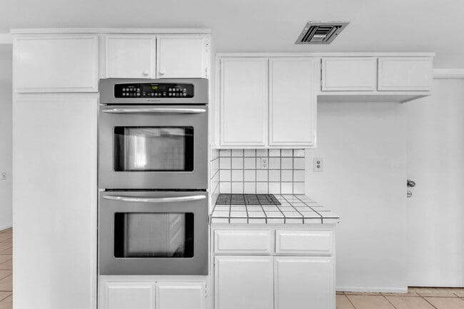 Building Photo - 53780 Avenida Diaz