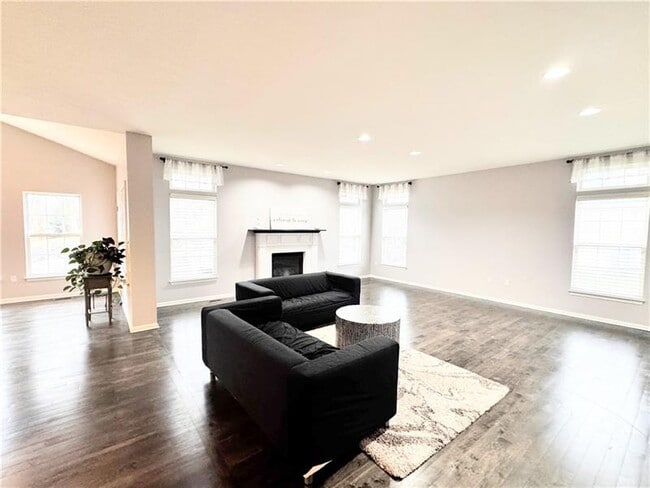 Building Photo - 1418 N Shevlin Ct