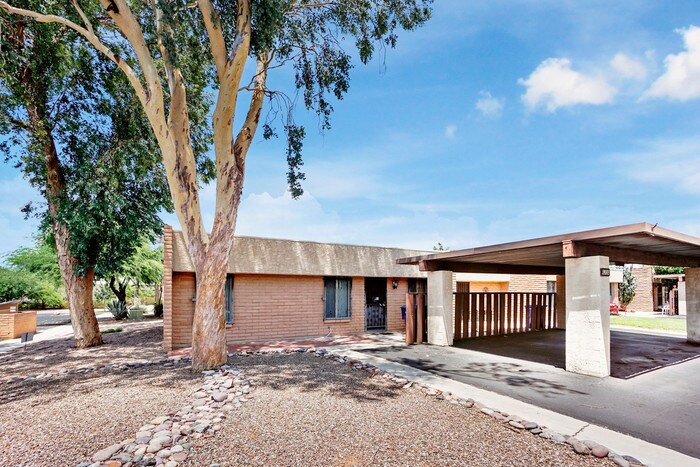Primary Photo - 630 S Pantano Rd