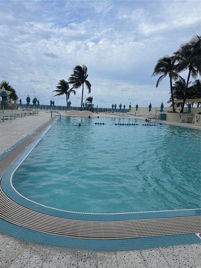 Foto del edificio - 2501 S Ocean Dr