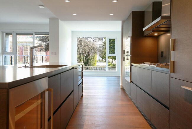 Photo du bâtiment - 1561-1561 W 57th Ave