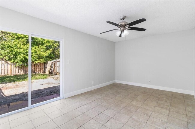 Foto del edificio - 2203 NW 55th Terrace