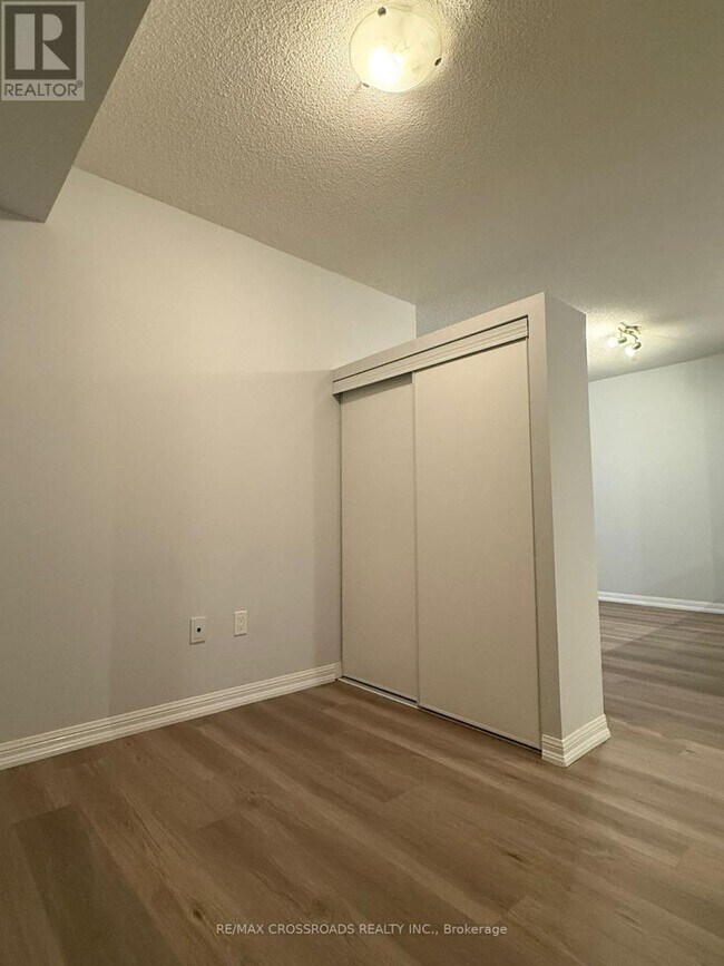 Photo du bâtiment - 65 E Liberty St