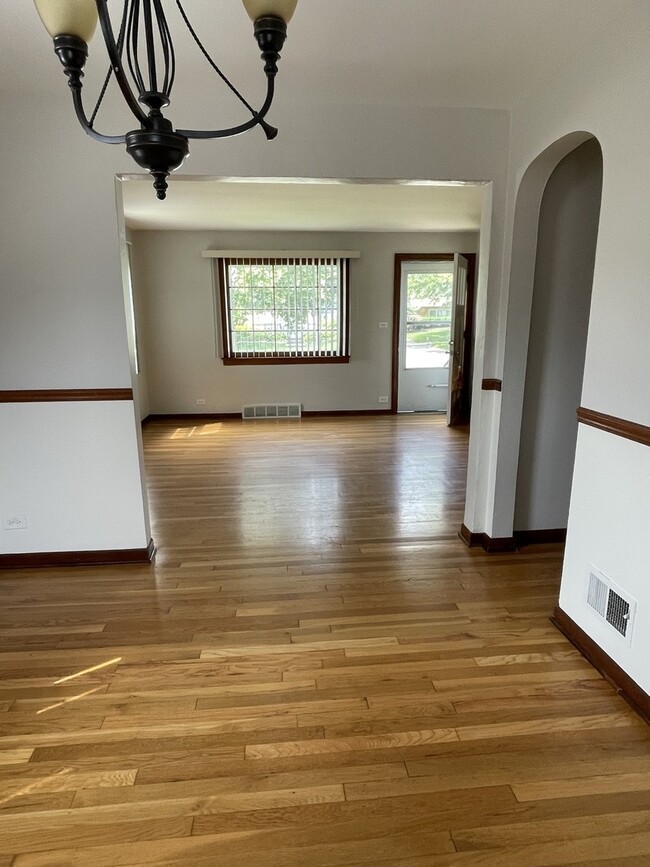 Building Photo - 111 N Wilmette Ave
