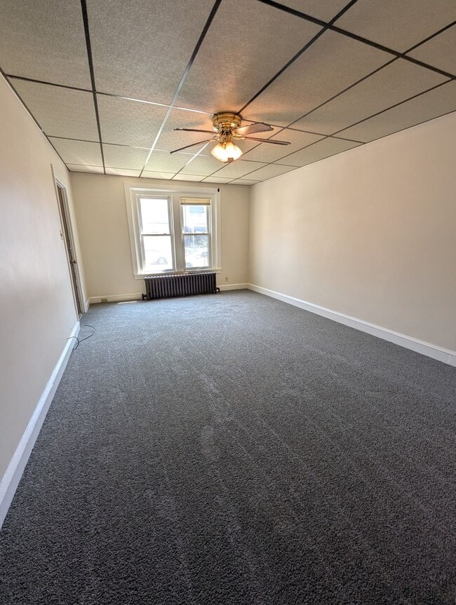 Building Photo - 202 W 28th St