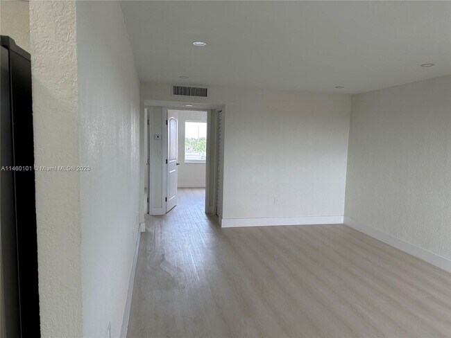 Building Photo - 6575 W 4th Ave