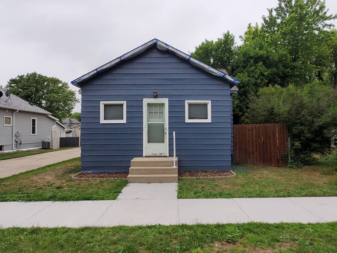 11 8th St SE, Watertown, SD 57201 House Rental in Watertown, SD