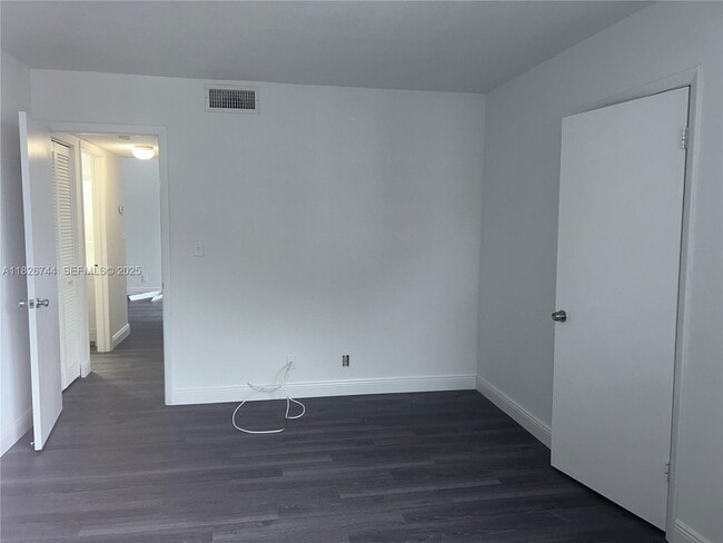 Building Photo - 213 Lake Pointe Dr