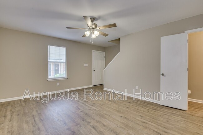 Foto del edificio - 140 Chalet N Blvd