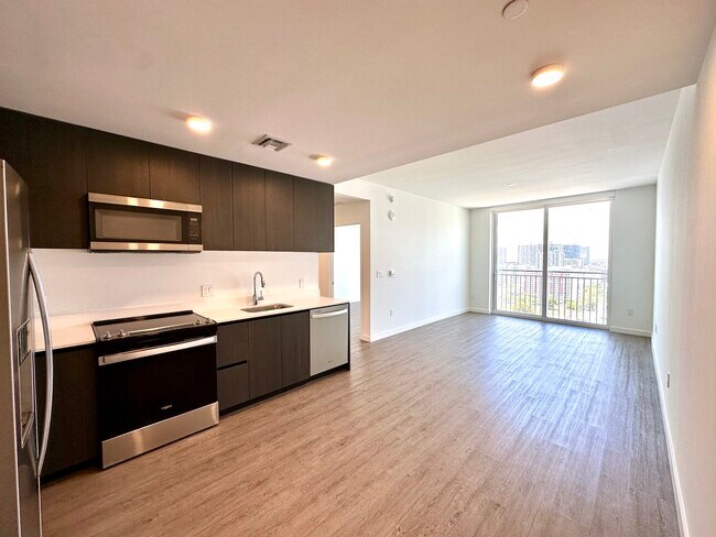 Foto del edificio - 114 NE 22nd St
