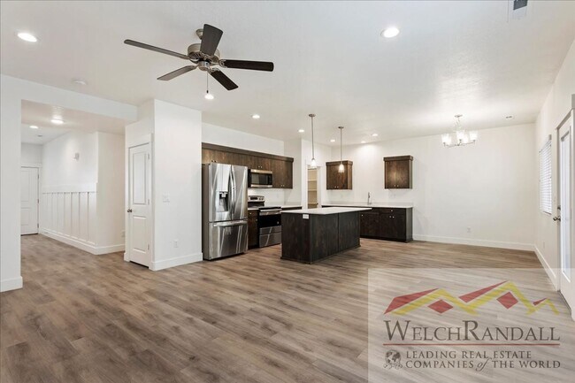Foto del edificio - Live in Style – 3 Bed, 2.5 Bath Townhome i...