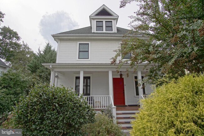 Building Photo - 9 Academy St