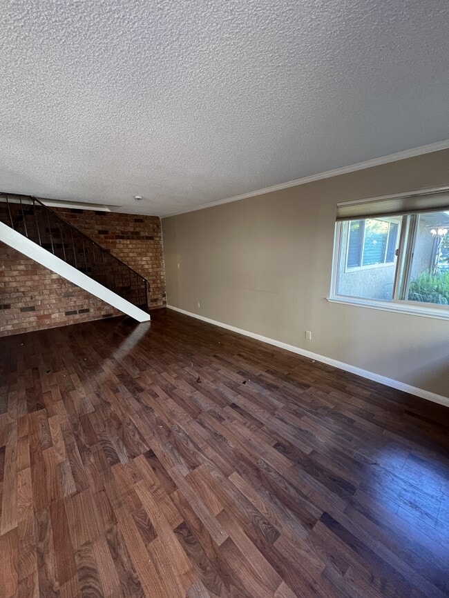 Foto del edificio - 1350 Ruby Ct