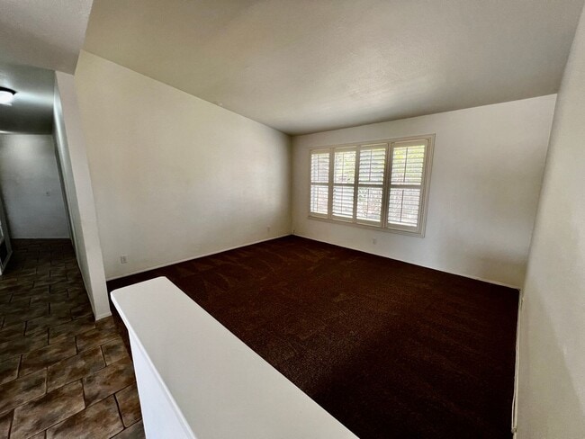 Building Photo - Great 3B/2BA House in Escondido w/ AC & At...
