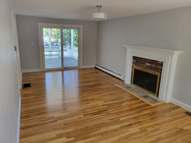 Building Photo - 17 Piermont St