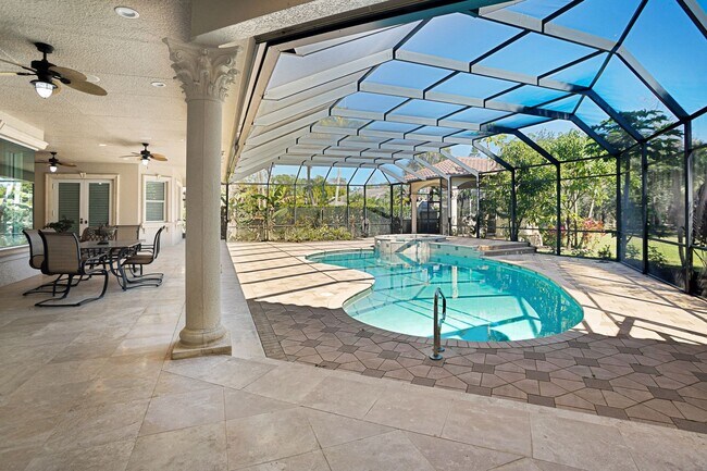 Foto del edificio - ** OAKES ESTATES ** 4 BED + DEN / 3.5 BATH...