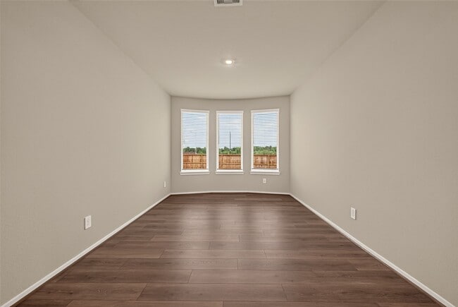 Building Photo - 5105 Redbud Vly Dr