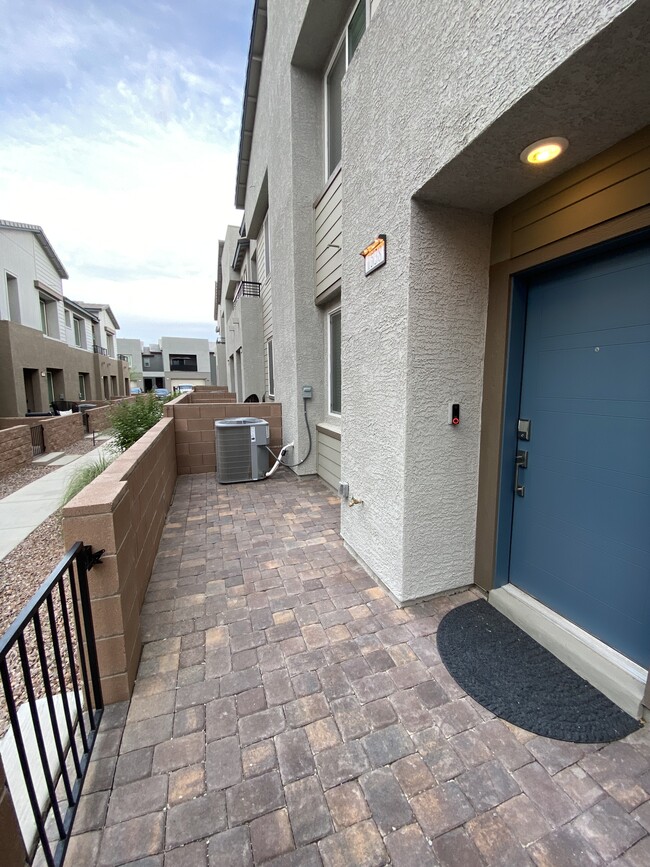 Building Photo - 1538 Eliana Xing Pl