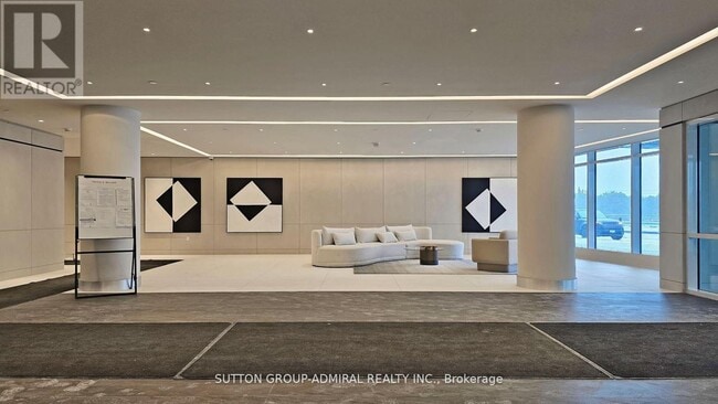 Photo du bâtiment - 30 Upper Mall Wy