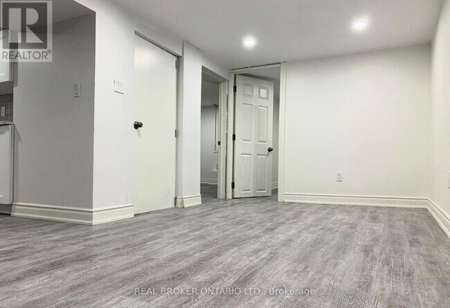 Photo du bâtiment - 12 Villa Rd