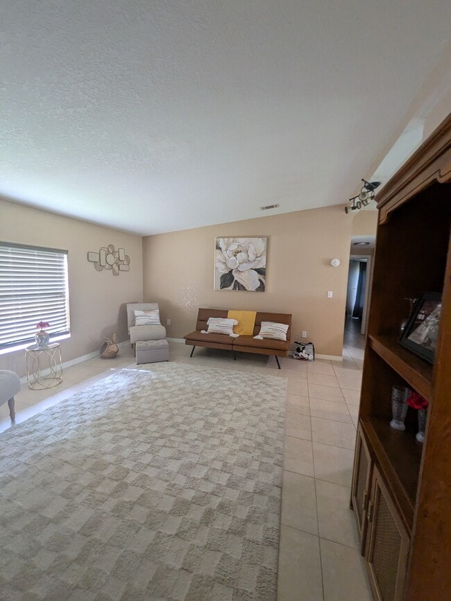Building Photo - 2737 Cranmoor Dr