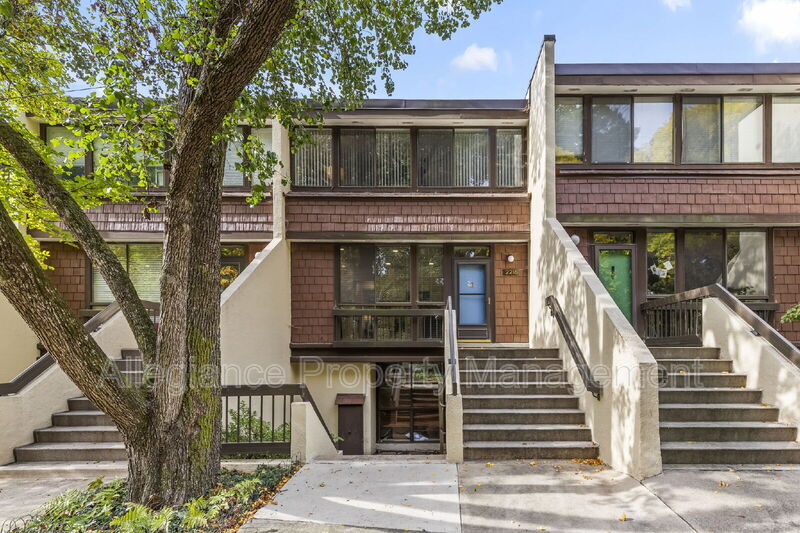 Primary Photo - 2216 S Quincy St