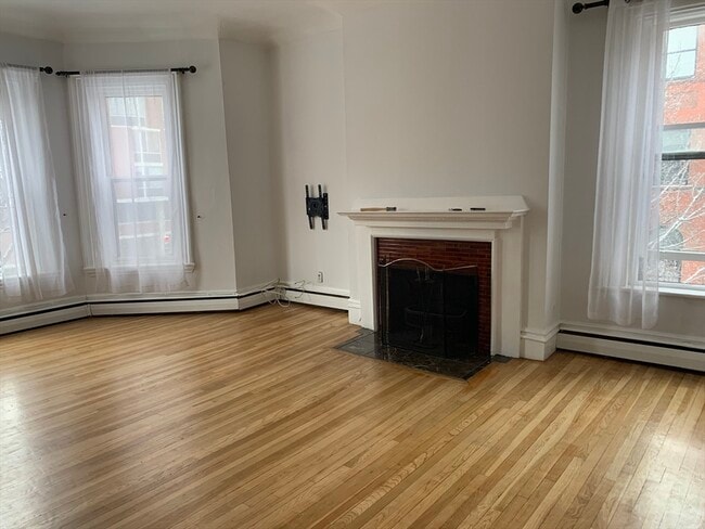 Building Photo - 351 Beacon St