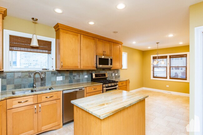 Foto del edificio - 4865 W Newport Ave