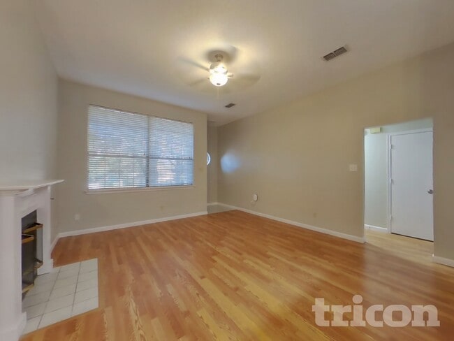 Building Photo - 1027 Brittany Dr