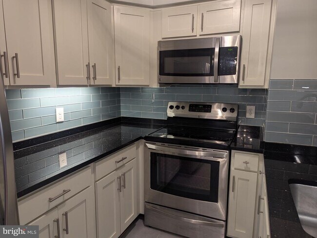 Foto del edificio - 1301 N Courthouse Rd