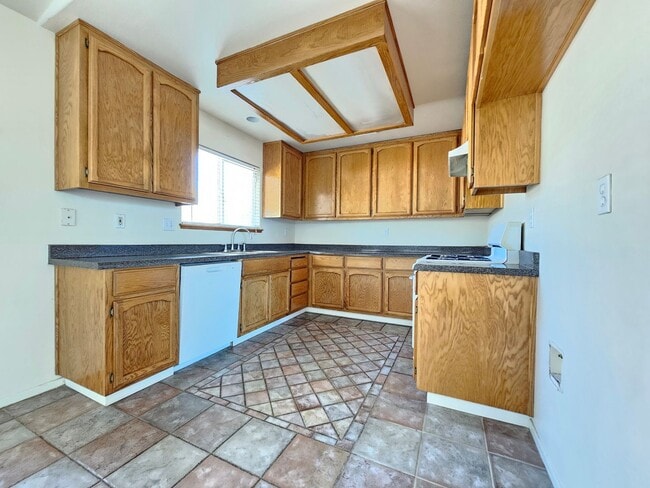 Building Photo - Cozy 3 bed 2 bath