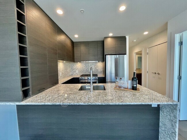 Building Photo - 1191 Sunset Dr