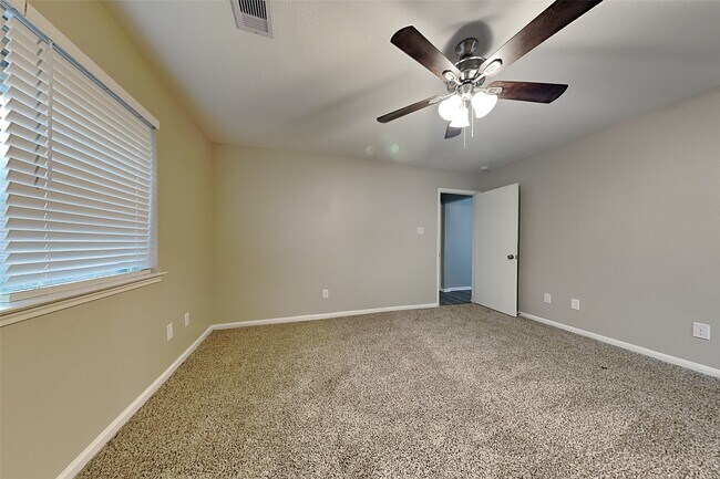 Foto del edificio - 2203 Longleaf Pines Ln