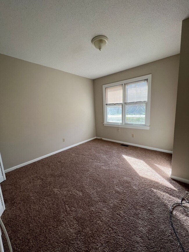 Building Photo - 123 Harper St