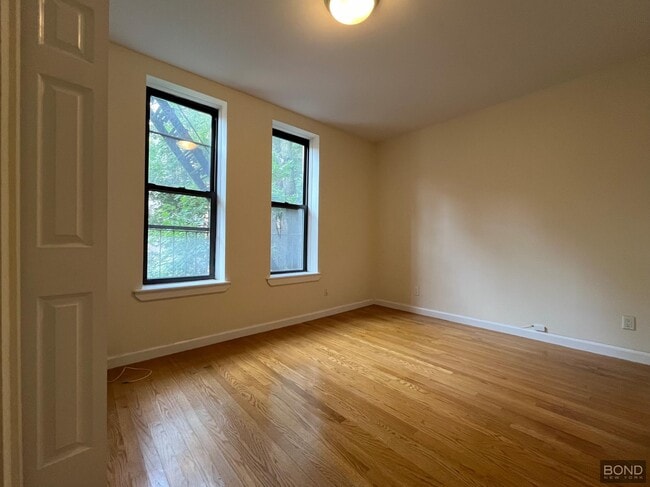 Building Photo - 283 Mott St