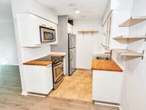 Building Photo - 606 Marshall St