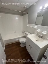 Building Photo - 208 Lakeshore Dr