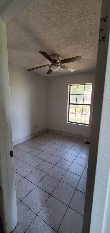 Building Photo - 214 Cottonwood Dr