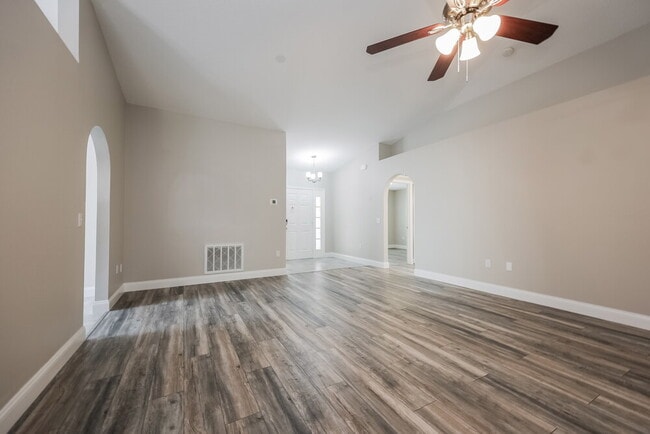 Building Photo - 2147 Sandridge Cir