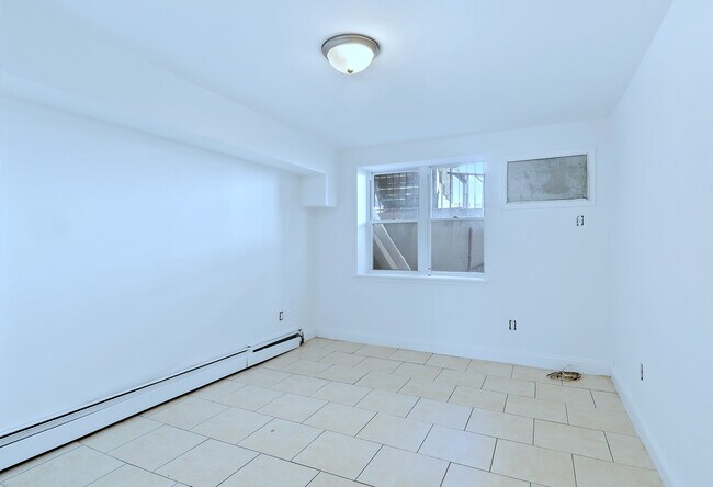 Building Photo - 641 E 230th St