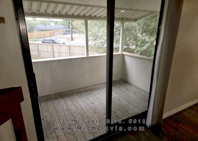Building Photo - Large 1 bed with washer and dryer hookup