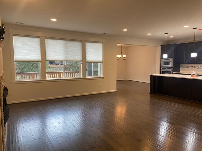 Building Photo - 4 Bedroom Home in the Heart of Sammamish! ...