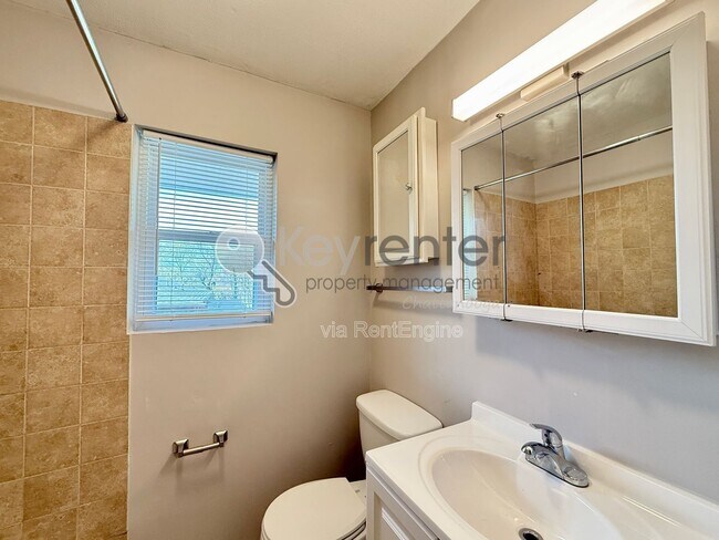 Building Photo - 305 Sunrise Ln